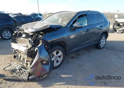 2021 Toyota Rav4 Xle z USA, uszkodzony, nr VIN 2T3W1RFV2MC171463